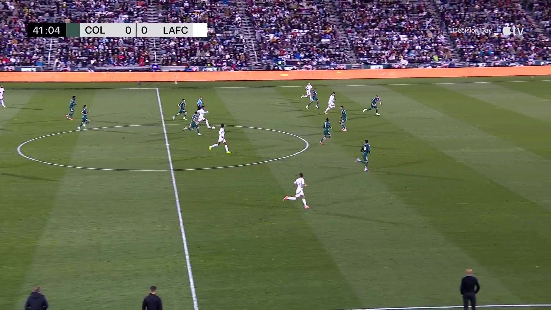 太降维打击了啊孙兴慜1v2盘带戏耍对手爆射破门10场9球